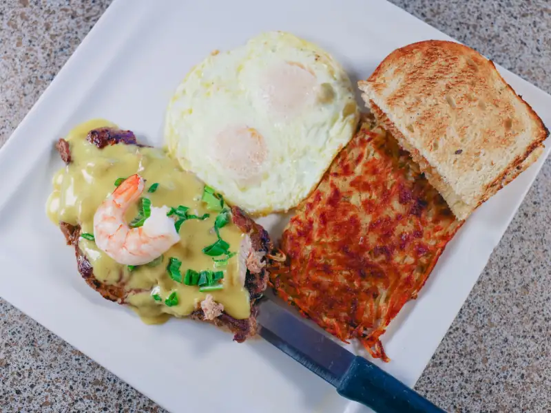 Strip loan topped with king crab and hollandaise sauce. Served with hashbrowns and eggs.